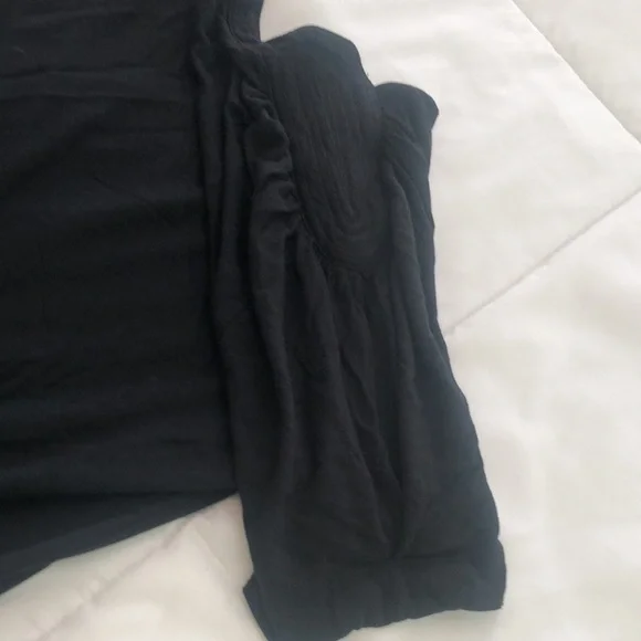 Gap sleeved classic black dress with a side slit V neck down to knee - Picture 9 of 10